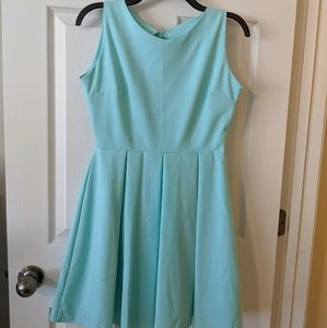 ✨NWOT✨🌺Backless dress with bow tie